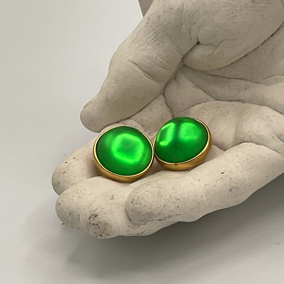 Vintage Jewelry - “VINTAGE” Green Stone Gold Tone Costume Jewellery Pierced Earrings.